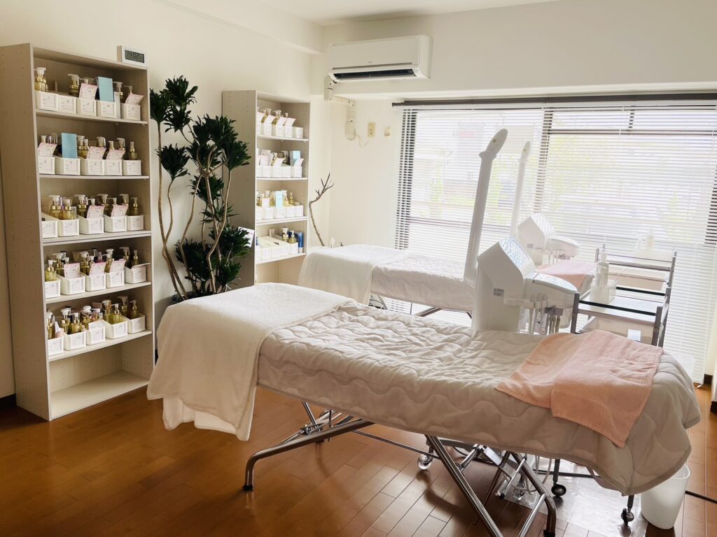 サロン内のベッドの写真